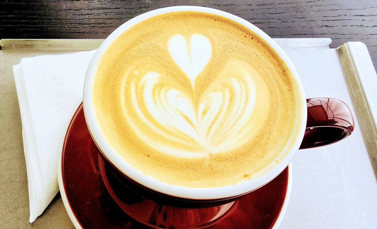 EBINA8612's tweet image. 서촌 테일러커피 진짜 사람들이 끝없이 들어온다 직원분들 대단...주문줄이 끝이 없네🙄🙄
#서촌 #테일러커피