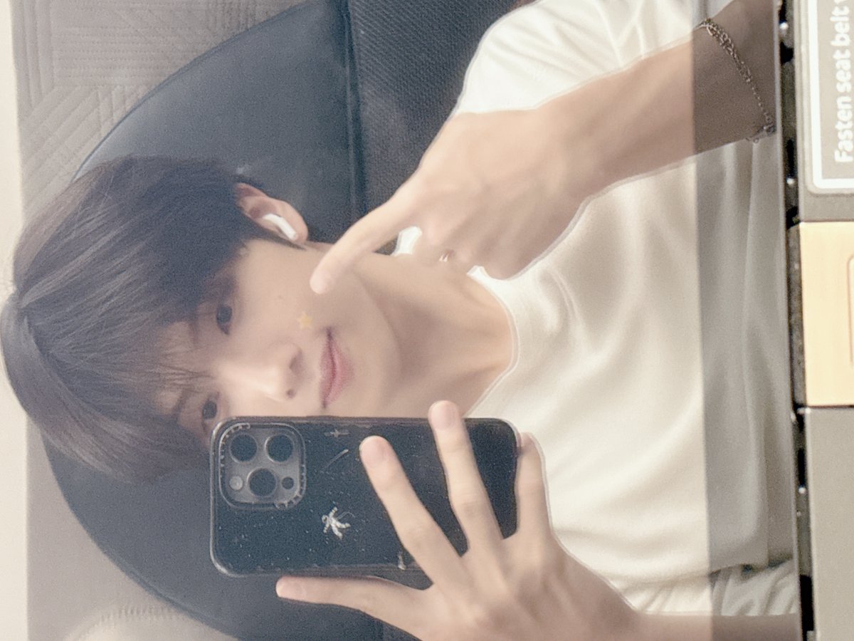 jisunqpawrk's tweet photo. JISUNG PLANE SELCA!!!!!!! https://t.co/cRccHOFOkY