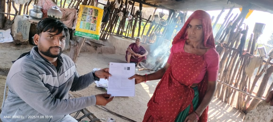 BLO ગીર ગઢડા દ્વારા ગીર ગઢડા તાલુકાના નેસ વિસ્તાર માં રૂબરૂ EF વિતરણ કરવામાં આવ્યા