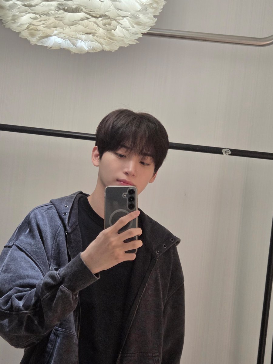 오늘 잘생긴거 몹시 확인🥹