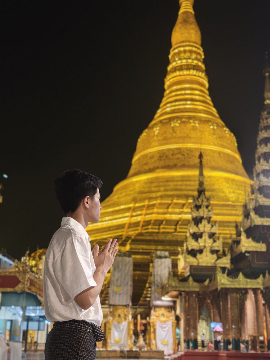 minhtethlyan's tweet photo. PEACE &amp; AFFECTION ~ 🤍🖤
#ShwedagonPagoda #Myanmar 🇲🇲 https://t.co/ETENKf9ErB