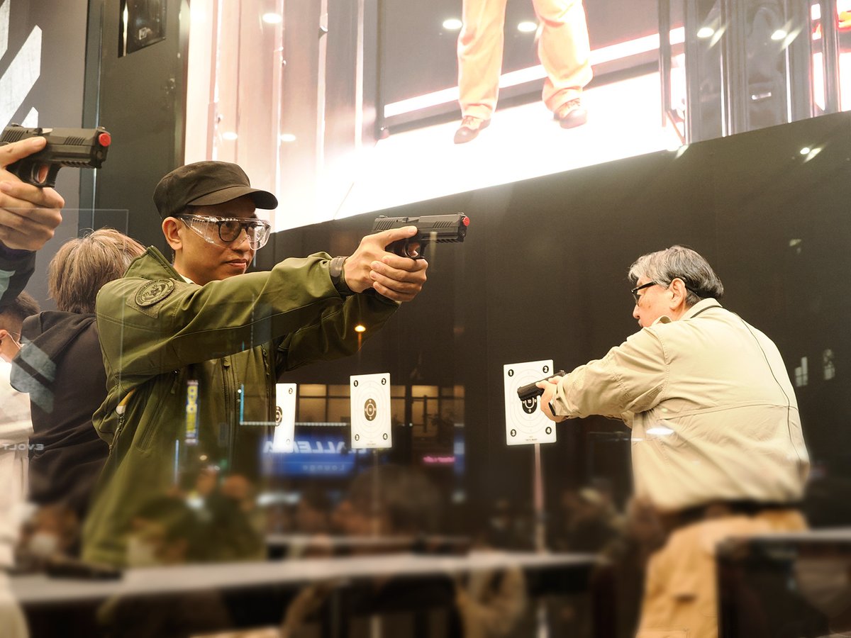 自分は見逃しませんでしたよ、#リトルアーモリー 担当さんがスキルアップ講座にしっかり参加していたのを！（笑

本当は日曜日に遊びにいらっしゃると聞いていたのですが、エボルト発表を見て、ご用事の後すっ飛んできてくれたそうで♪
資金、貯めておいてくださいね！( *´艸`)