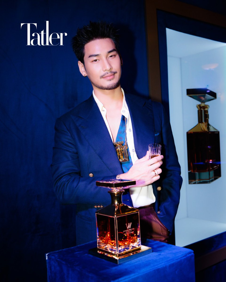ApoMyLover's tweet photo. IG: tatlerphilippines
Apo Nattawin made a striking appearance at the Johnnie Walker Vault event, blending fashion and whisky artistry in perfect harmony. Simply stunning!🥰😘
APO AT JW VAULT CELEBRATION
#JohnnieWalkerVaultxApo
@Nnattawin1 #ApoNattawin
#VaultTH #KeepWalking https://t.co/RAUFgQoUvv