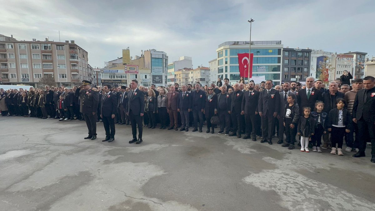 İlçe Kaymakamlığımızın 10 Kasım Atatürk'ü Anma Günü münasebetiyle düzenlediği çelenk sunma programına ilçe başkanımız <a href="/MustafaY_K/">Mustafa Yalçınkaya 🇹🇷</a> ve teşkilatımızla birlikte katılım katıldık. 

Cumhuriyet’imizin kurucusu Gazi Mustafa Kemal Atatürk'ü, minnet ve rahmetle anıyoruz.
#10Kasım