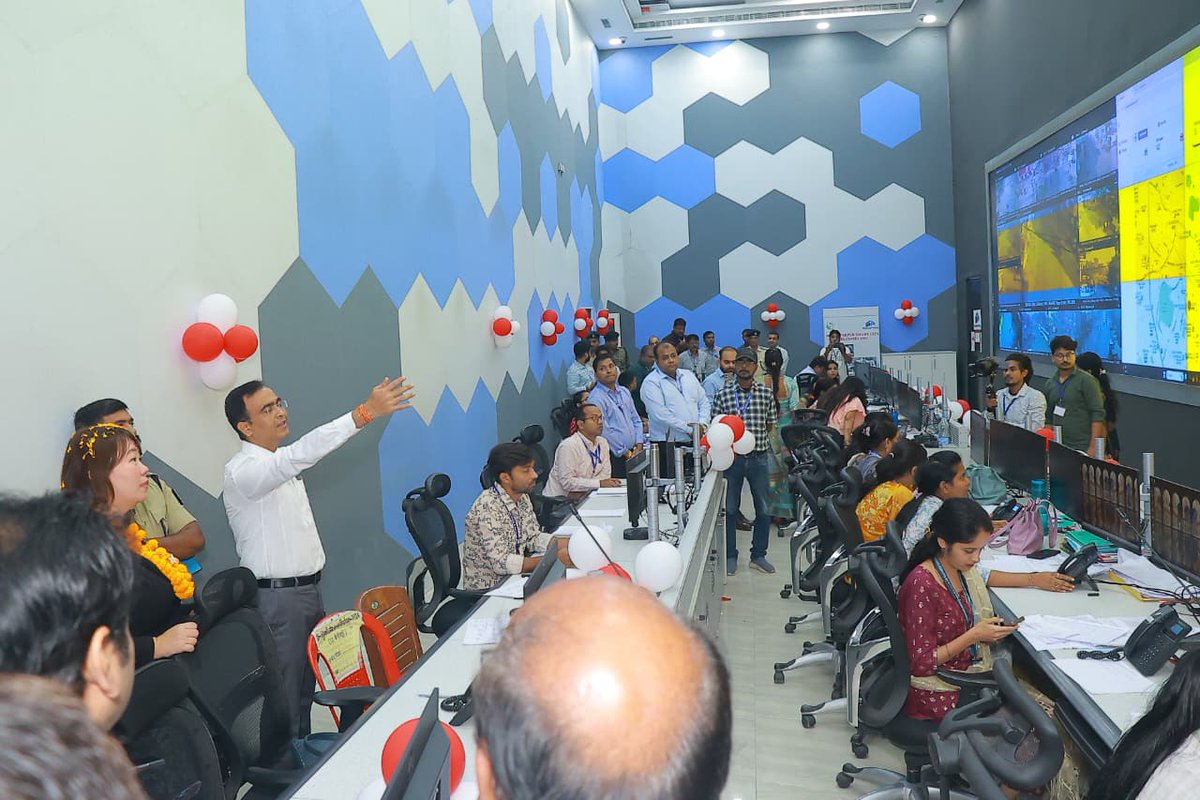 MSCLOfficial's tweet image. लोकतंत्र का पर्व, मुजफ्फरपुर का सम्मान 🇮🇳
विदेशी प्रतिनिधिमंडल ने आज #MuzaffarpurSmartCity के ICCC कंट्रोल रूम का दौरा किया और 94-विधानसभा में तकनीक आधारित मॉनिटरिंग व्यवस्था को समझा।मुजफ्फरपुर अब स्थानीय से वैश्विक पहचान बना रहा है। 🌍✨

#LoktantraKaParv #LocalToGlobal…