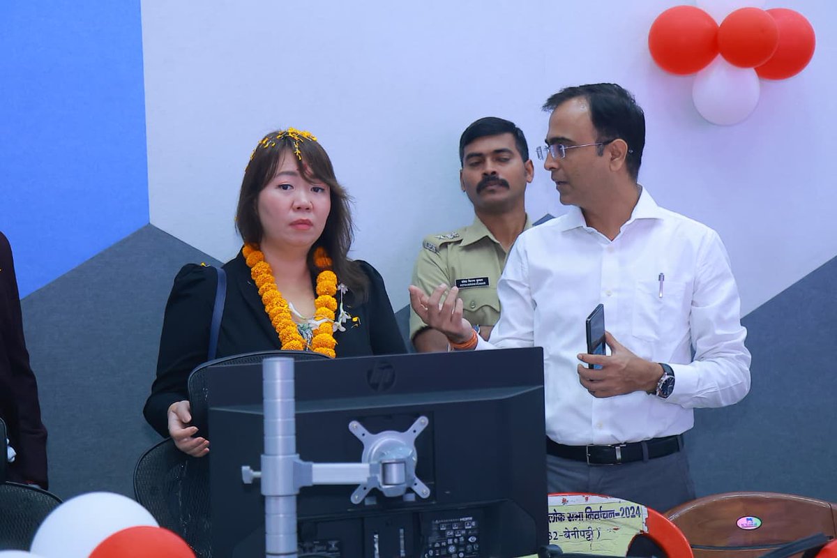 MSCLOfficial's tweet image. लोकतंत्र का पर्व, मुजफ्फरपुर का सम्मान 🇮🇳
विदेशी प्रतिनिधिमंडल ने आज #MuzaffarpurSmartCity के ICCC कंट्रोल रूम का दौरा किया और 94-विधानसभा में तकनीक आधारित मॉनिटरिंग व्यवस्था को समझा।मुजफ्फरपुर अब स्थानीय से वैश्विक पहचान बना रहा है। 🌍✨

#LoktantraKaParv #LocalToGlobal…