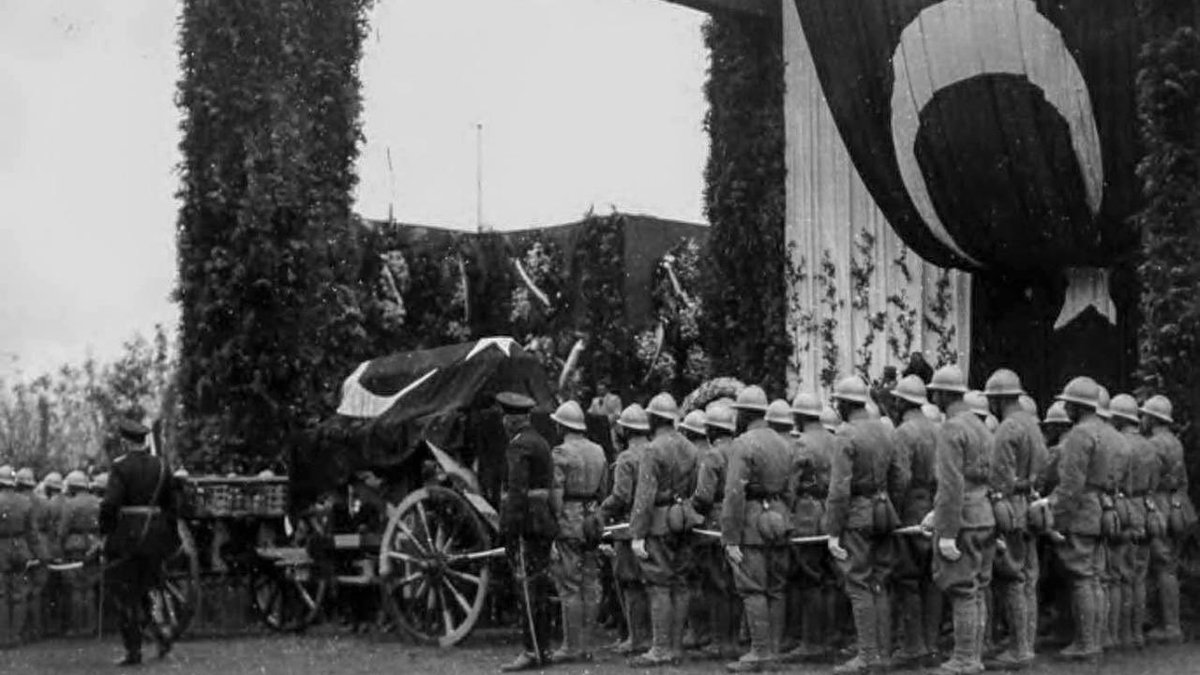 pusholder's tweet image. Atatürk&apos;ün son yolculuğu.