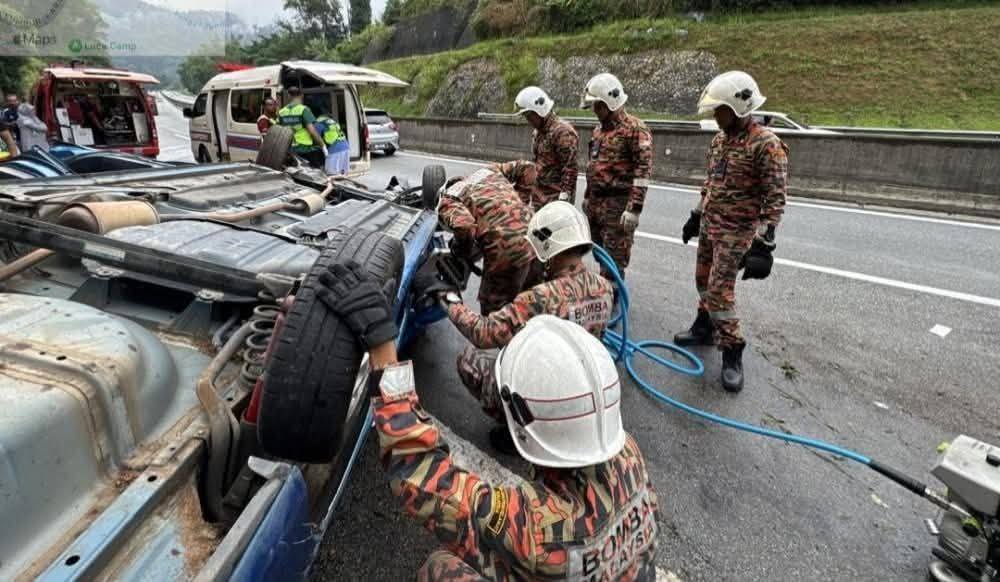 SinarOnline's tweet image. Ibu maut, suami dan anak 6 tahun cedera kereta dinaiki terbabas

Seorang wanita maut manakala suami dan anak perempuannya cedera selepas kereta dinaiki mereka terbabas pagi Ahad.

#sinarharian #kemalanganmaut #bomba