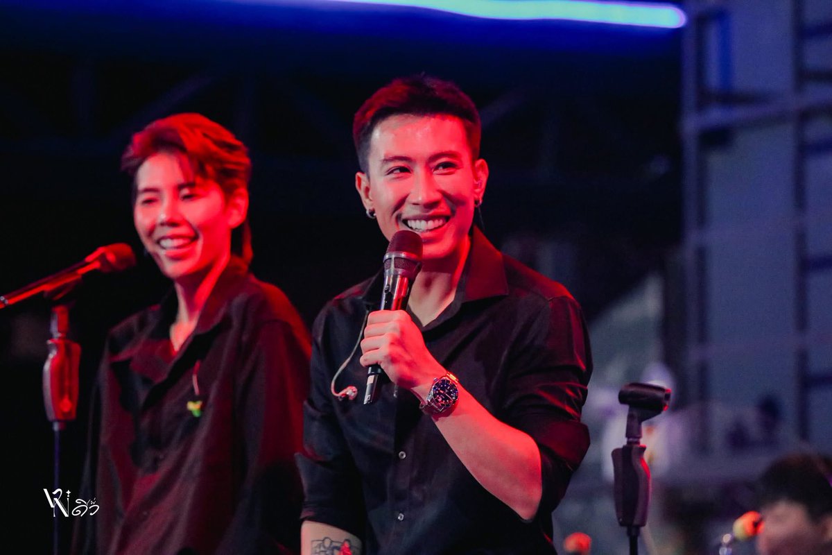 Nook_Official's tweet photo. 𝟎𝟗 𝐍𝐨𝐯𝐞𝐦𝐛𝐞𝐫 𝟐𝟎𝟐𝟓
CONCERT: NookPai My Love ที่รักของฉัน

ขอบคุณผู้จัดแม่วิ บ้านอุ่นไอรัก และทีมงานทุกคนครับ ขอบคุณร้าน The Landmark Music & Restaurant  อบอุ่นทุกครั้งที่ได้มาที่นี่ ขอบคุณที่รักของนุ๊กปายหน้าเวทีทุกคน ที่มาสนุกด้วยกัน เป็นอีกคืนที่มีความสุขมากครับ ขอบคุณพี่เอก ที่มาเล่นคีย์บอร์ดให้นะครับมันส์มากๆ ขอบคุณทีมหน้าจอทุกๆคอมเม้นเลยครับ รักนะ ❤️❤️

#นุ๊กปาย 
#นุ๊กธนดล #ป๊ายปายโอริโอ้
#NookThanadon 
#NookThanadonOfficial