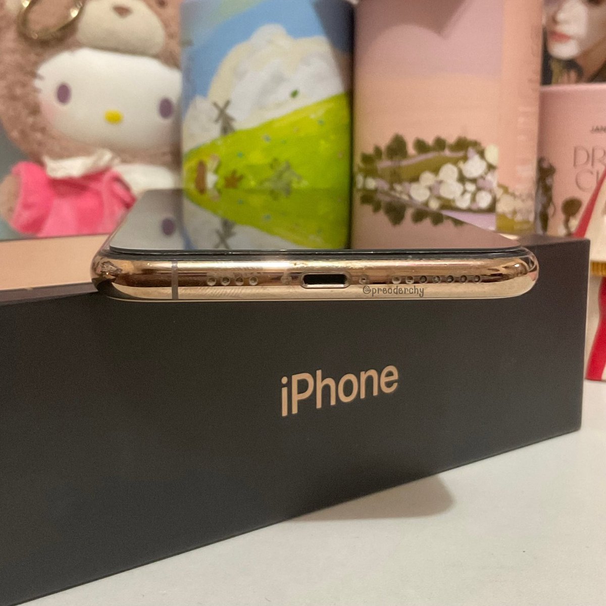 preoderchy's tweet photo. ส่งต่อไอโฟน 11 pro max แบต 69% ความจุ 256gb ตำหนิลำโพงบนเสียงไม่ออกเวลาคุยทรศ.ต้องเปิดลำโพงค่ะ นอกนั้นปกติดีค่ะ มีกล่องให้แต่ไม่มีอุปกรณ์นะคะ ปล่อยต่อที่ 8,000฿ รวมส่ง🙇🏻‍♀️💗 

#ส่งต่อไอโฟน #ส่งต่อไอโฟนมือสอง #ส่งต่อiphone #ไอโฟนมือสอง #ไอโฟนมือ2 #iphone11promax https://t.co/bqUKcJY6bD