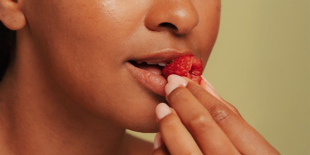 Je hoeft echt geen supplementen te slikken om je huid jong te houden, voeding is genoeg. Maar welke voeding helpt? Dit las ik erover in een nieuw onderzoek: buff.ly/Jkfu34q