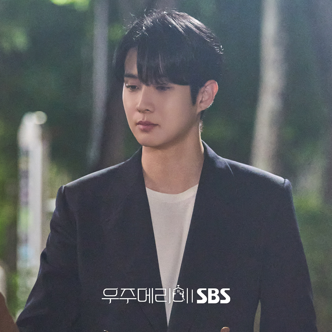 SBSNOW's tweet photo. 우리 우주 기특해요 복복복(🫳🫳🫳)
상처받은 최우식 위로하는 정소민

SBS 금토드라마 <우주메리미>
☞ [금,토] 밤 9시 50분

#SBS금토드라마 #우주메리미
#Wouldyoumarryme
#우주메리미스틸 #스틸 
#최우식 #정소민 #배나라 #신슬기 #서범준 https://t.co/Lc2960EOQC