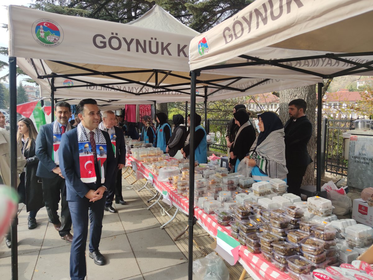 🇵🇸🇹🇷 Kaymakamımız Sayın Talha BATTAL, Belediye Başkanı Sayın Ali ORAL ile birlikte Gazze’ye destek amacıyla İlçe Müftülüğümüzce düzenlenen kermese katıldı.