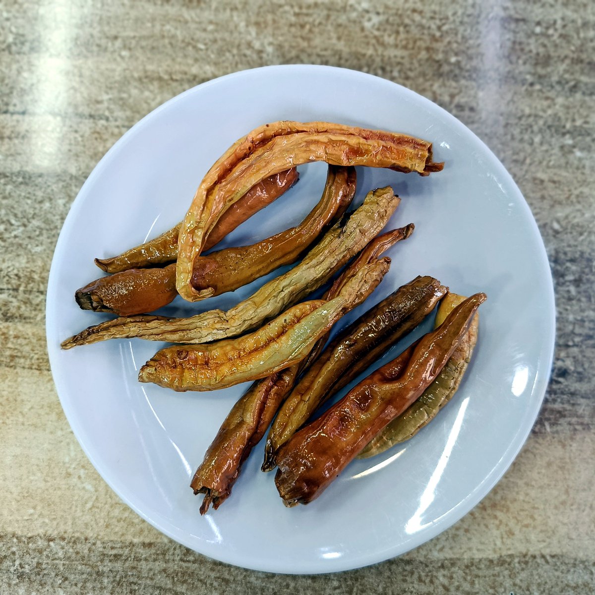 Edirne'de Arif Meriç, tava ciğerin yanında sunulan Karaağaç acı biberini, lokumla birleştirip acı biberli lokuma ‘Dünya Hali’ adını verdi.