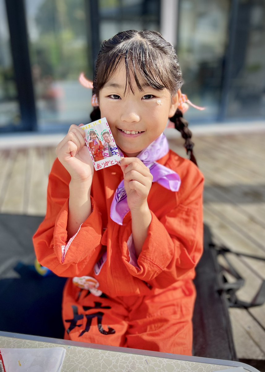 サイコロチャレンジ🎲
『チェキ(ランダム)』
ナナちゃん引き🍊ナナポーズ🙂サバサバした雰囲気を持っていて親しみやすいです。可愛いツインテも似合ってますね〜💕アクロバティックなステージも必見 👀！

(2025/11/9)
万田中央ふれあい秋祭り

#炭坑ガールズ
#CUTIES
#盛り上げ隊
#ナナ <a href="/Nana_tankou/">ナナ💎炭坑ガールズ（CUTIES）</a>