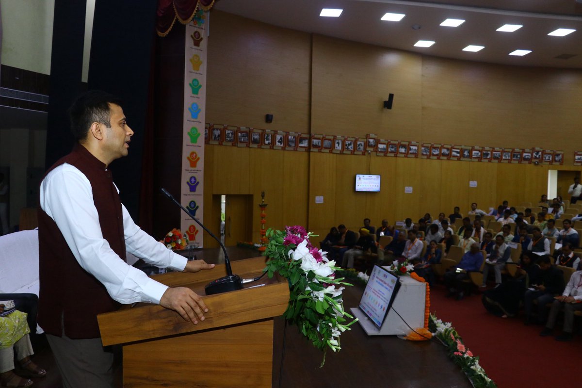 Addressed nearly 200 participants, including Gram Pradhans and Secretaries, at the state-level workshop on the Panchayat Advancement Index (PAI) held in Lucknow. 

#PAI #UPPanchayatiraj #Workshop #Panchayatirajuttarpradesh