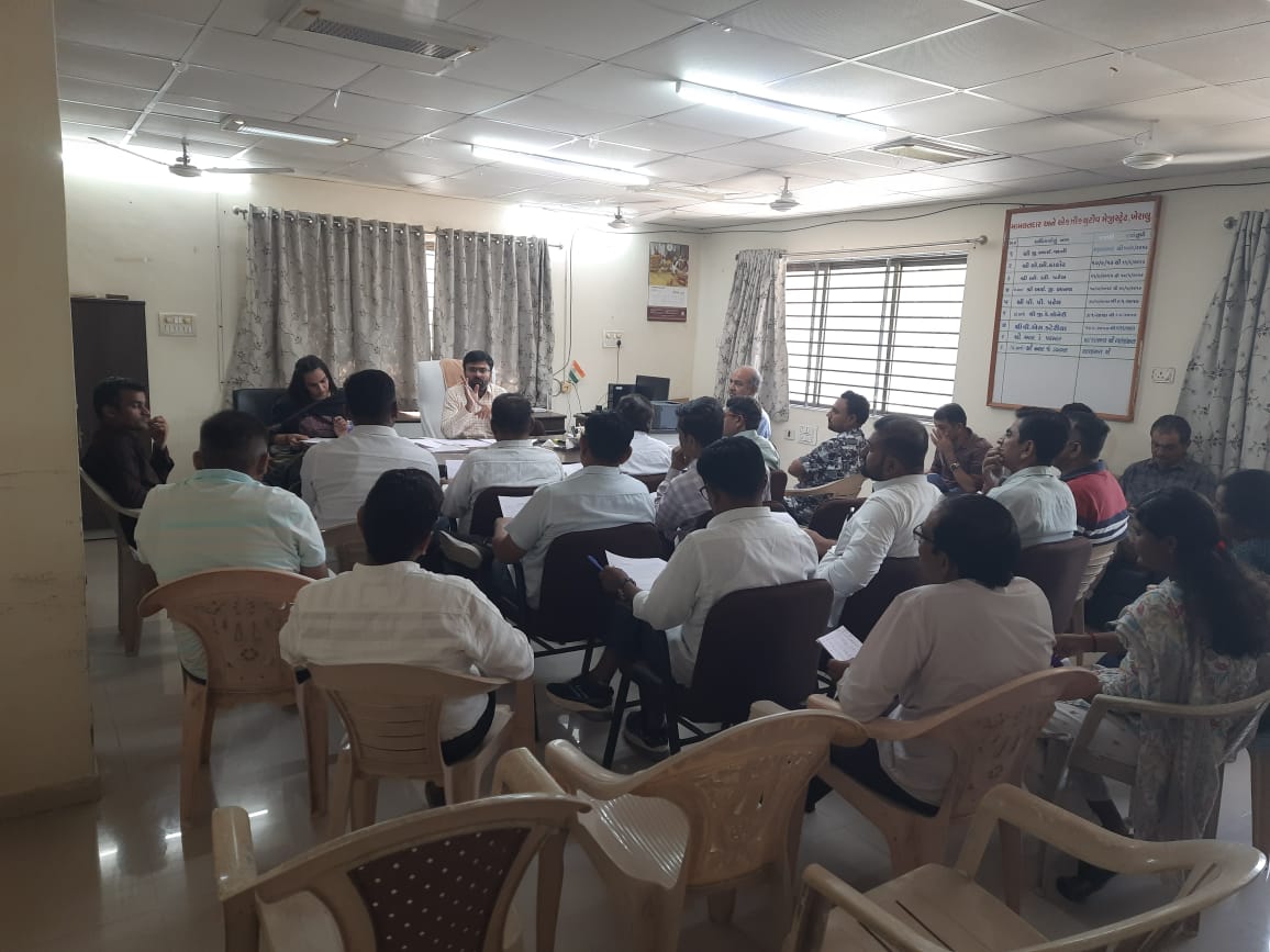 20- ખેરાલુ આજ રોજ સેક્ટર ઓફિસર સાથે  EF વિતરણ તથા મેપિંગની કામગીરી બાબતે 
આયોજન અંગે સઘન સમીક્ષા કરી જરૂરી સૂચનો આપવા માં આવ્યા.