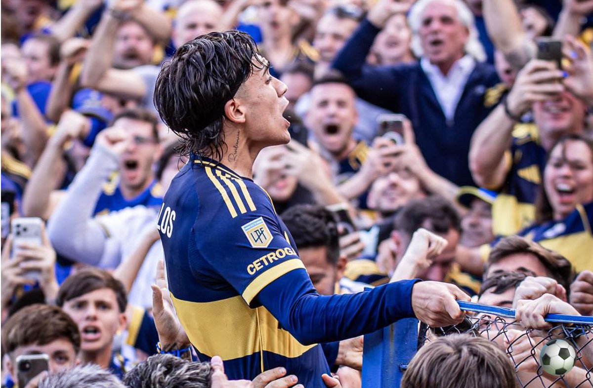 Los papelitos para recibir al equipo. La insólita formación de Gallardo. El firulete de Zeballos para la rápida amonestación de Martínez Quarta. La firmeza de Di Lollo y Costa. Salas jugando a los autitos chocadores sin tarjeta. El insólito cambio de Gallardo ante la lesión de