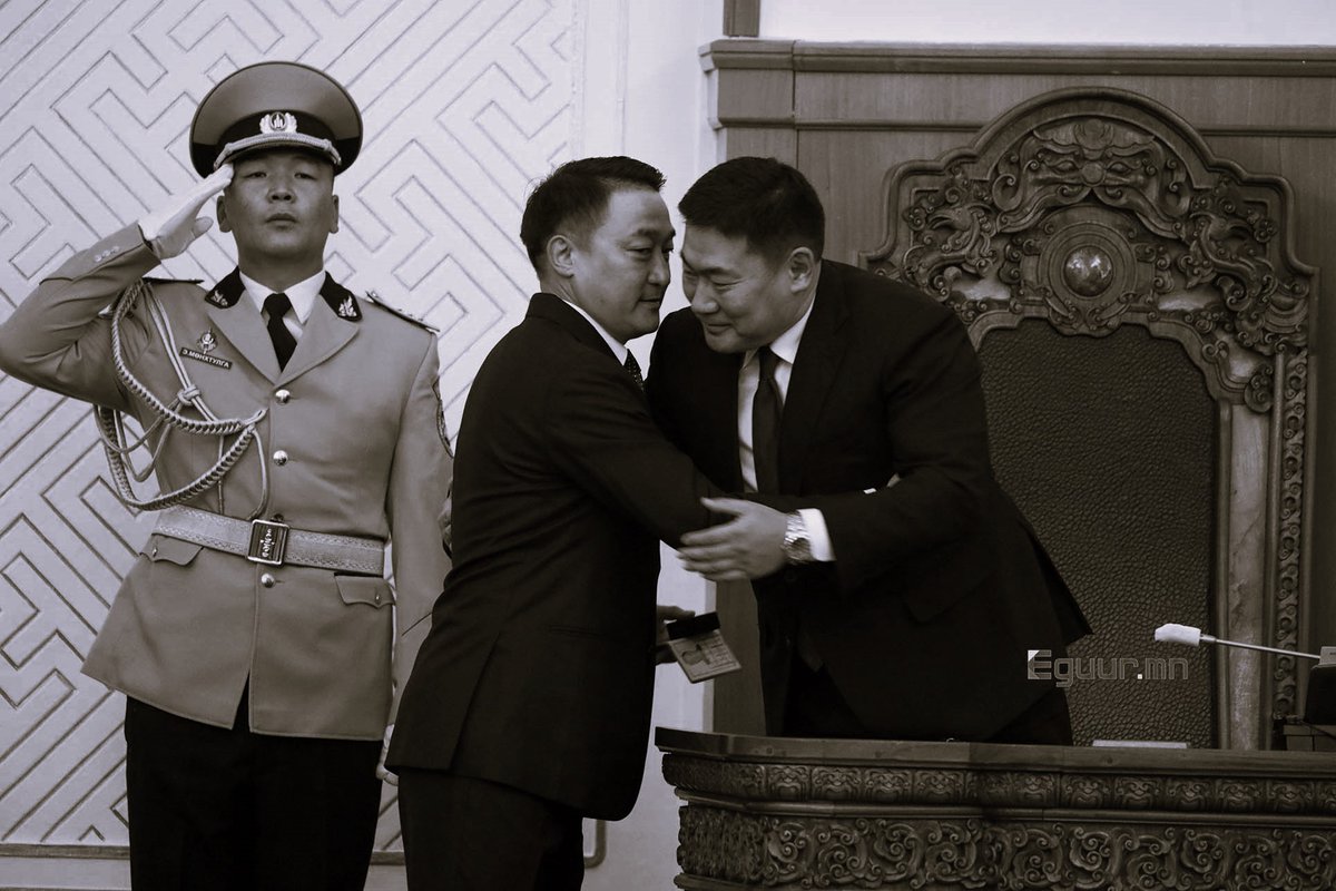 7.8 жилийн өмнө МАНай нам хүчтэй боловсролтой залуусаа оройдоо залсан гэж уянгалаад бсан чинь одоо МАН чинь байх байхгүйгээ шийдүүлэх гээд л АНаар тариа хийлгээд л байж бна даа...жавхлан юм даа 🤑🤑🤑