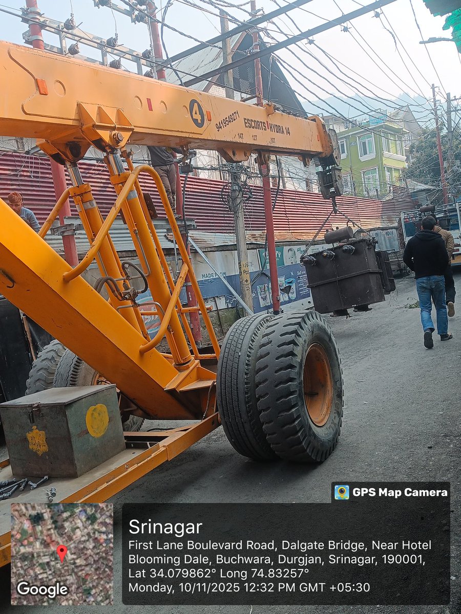 kpdcloffice's tweet image. Work in full swing!

200 KVA DTR installation at Buchwara &amp;amp; 9M ST pole erection at Sampora underway under the #RDSS scheme 

#KPDCL #PoweringProgress #GoI