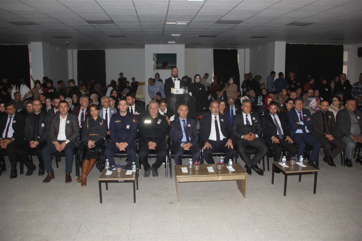 10 Kasım Atatürk'ü Anma Programı Etkinlikleri

10 Kasım Atatürk’ü Anma Programı Etkinlikleri kapsamında gerçekleştirilen müzikal oyun gösterisi, zeybek gösterisi, Atatürk’ün sevdiği şarkılardan oluşan müzik dinletisi, sinevizyon gösterisi büyük bir beğeniyle izlendi.