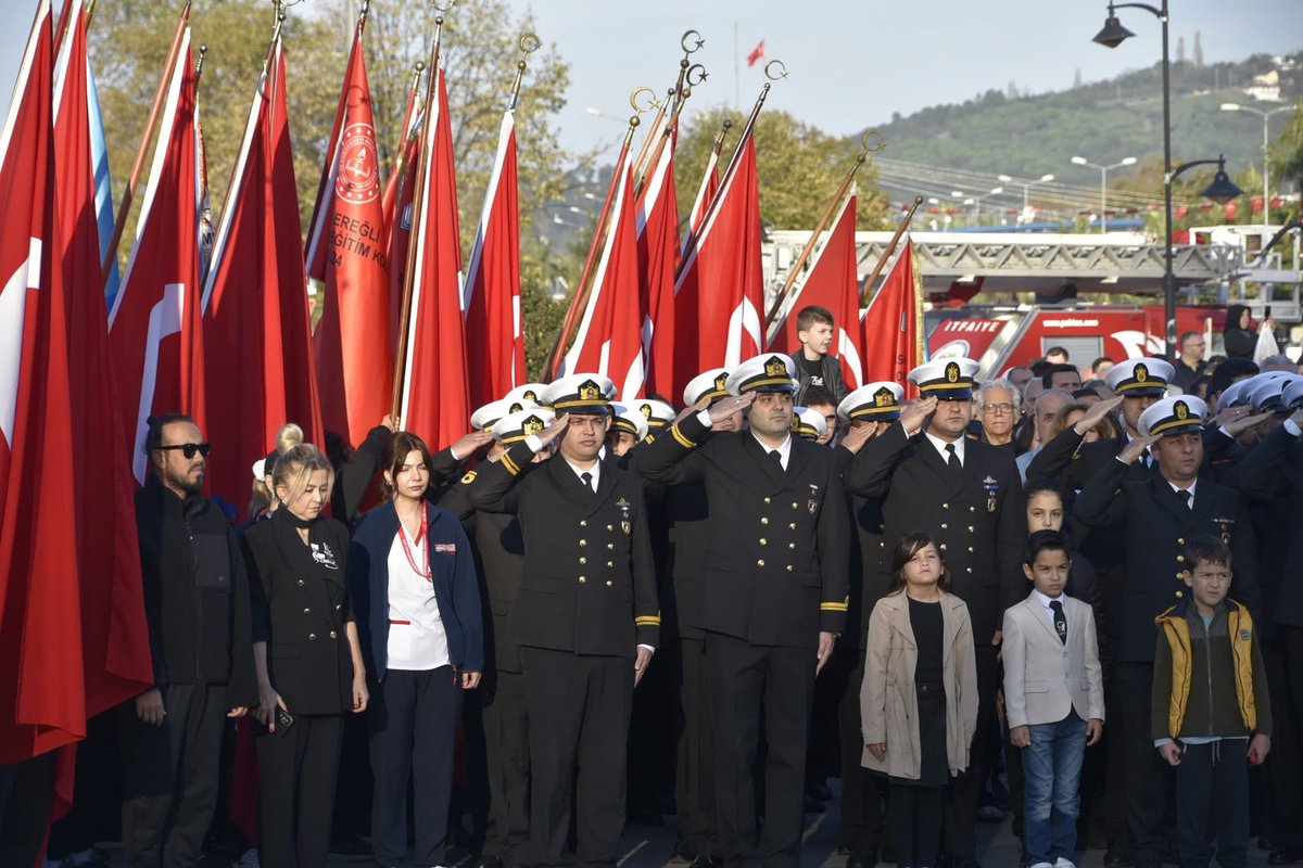 Bu topraklarda özgür nefes almanın, kendi vatanında başını dik tutmanın bir bedeli vardı…
Ve O, bu bedeli ömrüyle ödeyenlerin en başındaydı.

Bizim O’nunla olan andımız; semtte, sokakta, caddede…

Bizim O’nunla olan andımız; söküp atılamayacak en korunaklı yerde, kalplerde…