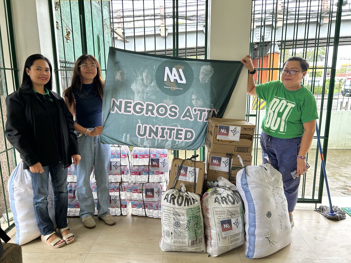 NegrosATIN's tweet photo. TYPHOON TINO RELIEF PROJECT

The goods for Canlaon were successfully dropped off at the GSP office early this morning.

Meanwhile, our contact from Municipality of Hinigaran bought 4 sacks of rice and goodies for the affected areas. 

#BangonNegros https://t.co/YrzIn0yNoc