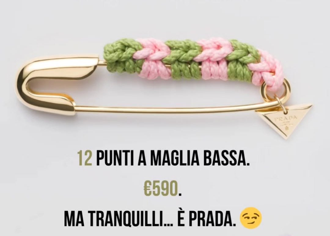 590 euros le bijou #Prada 
🤪 Et vive 2025!!