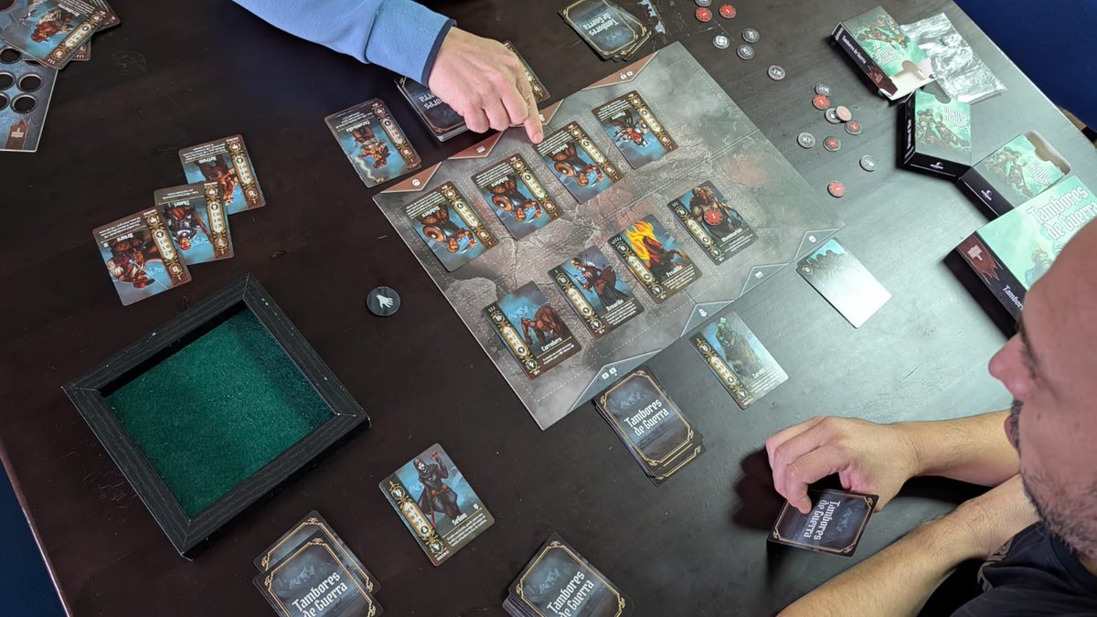 EclipseEditoria's tweet image. ¿Listo para personalizar tu ejército? 🧙♂️🃏
Con Tambores de Guerra - Conquista, puedes configurar tu mazoy mezclar facciones
¡Incluye modo avanzado y cooperativo para jugar contra la IA! 🤖✨
dracoideas.com/shop/es/90-tam…