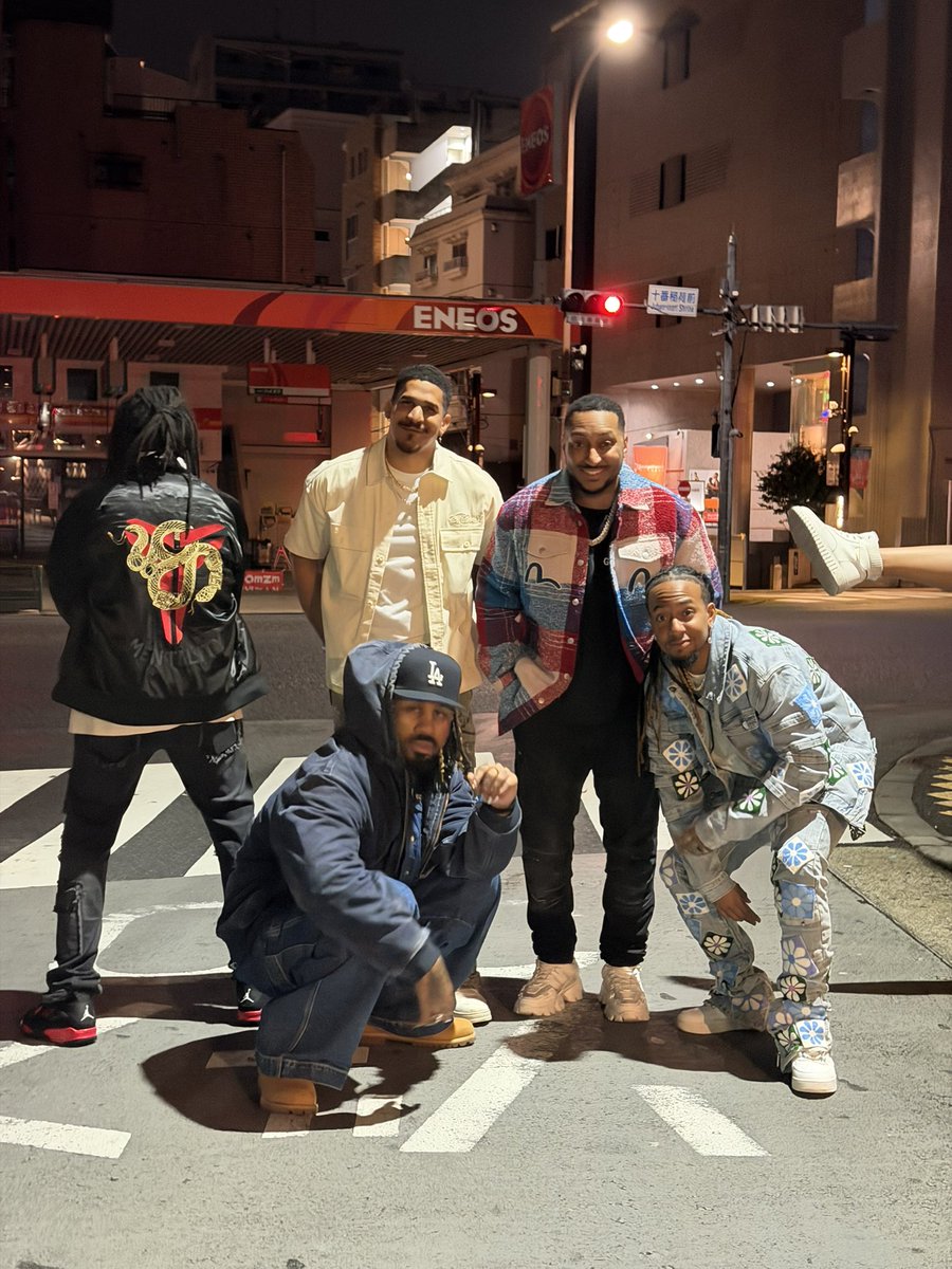 LUPASAN2's tweet photo. Still genuinely in shock that we hit a Million Subs on Youtube. Japan was the only I could think to celebrate. I LOVE YALL!!!! Ready to get back to work!!! IKE ISLAND!!! YOTEI!!! GAIDEN 4!!!! All them streams are incoming!!! I feel recharged!!! https://t.co/5wTXUGSfMl