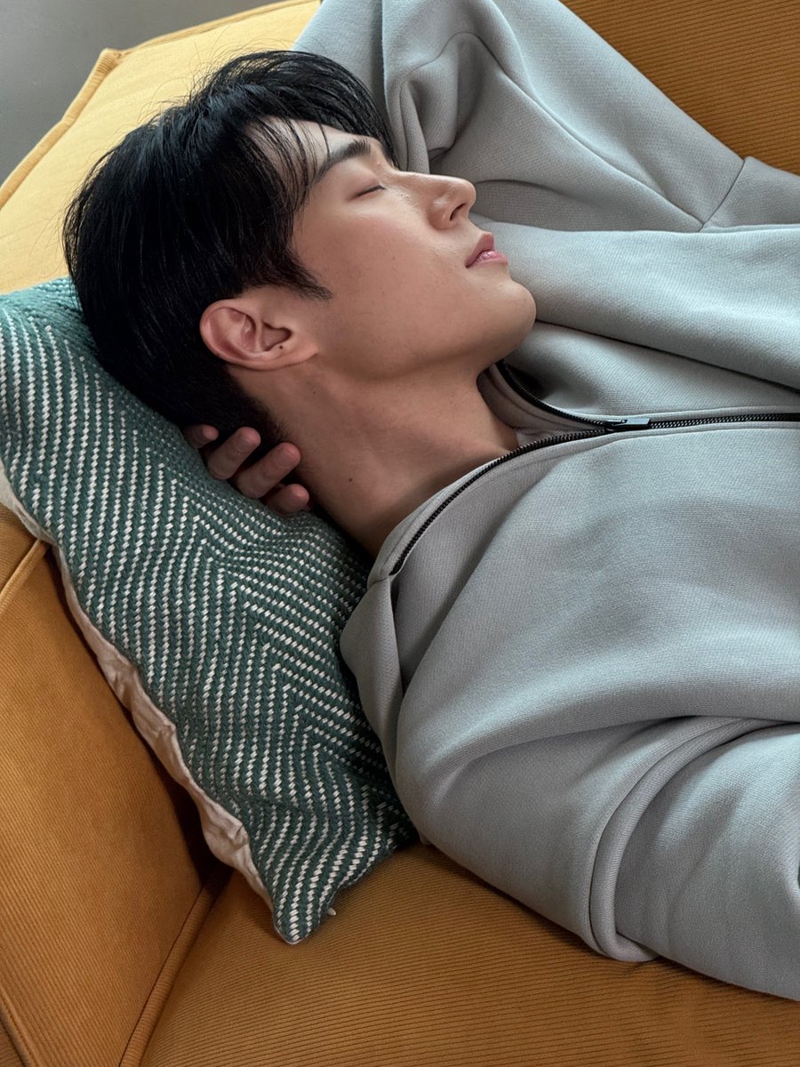 아…….이기시감
어떤드라마7화를틀어야될것만같은
스틸어키스를들어야될것만같은,(미안합니다