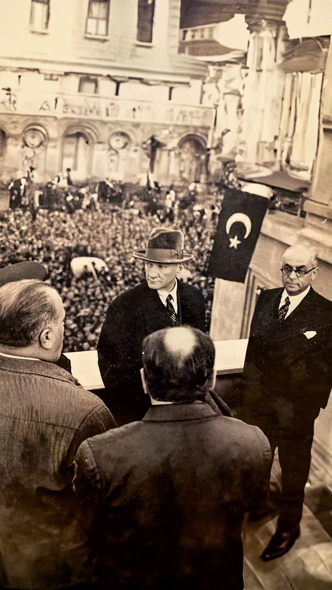 Cumhuriyetimizin bânisi, Türk İstiklâl Harbi’nin Başkomutanı, Anadolu’yu gâvur postalı altında yaşama zilletinden kurtaran Halaskârgazi Mustafa Kemal Paşa’yı vefat yıl dönümünde hürmetle yâd ediyorum.

Aziz ruhu şâd, mekânı cennet olsun. Minnettarız.