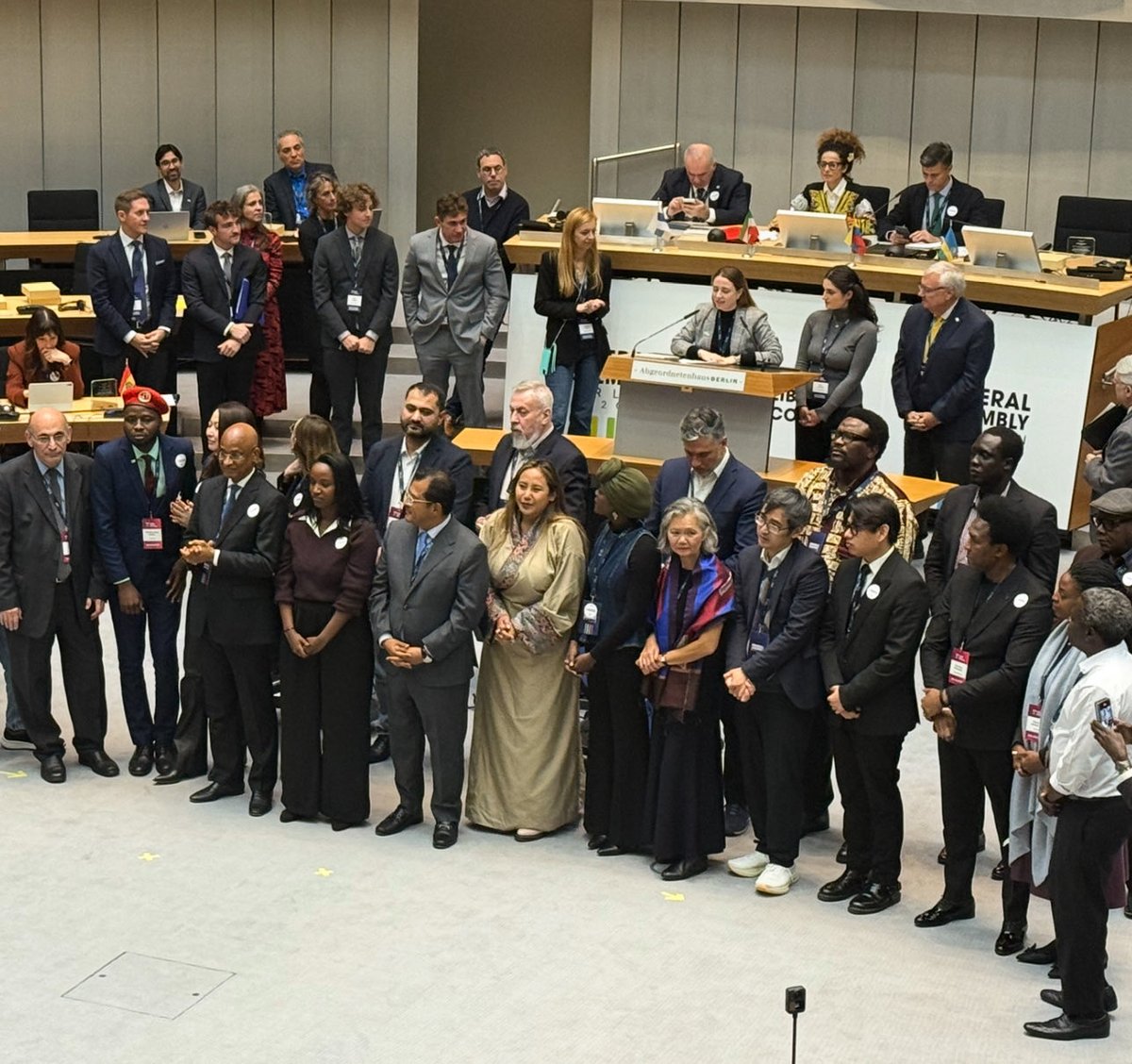 MartinFayulu's tweet image. Du 7 au 9 nov., j’ai eu l’honneur de participer à Berlin, comme invité spécial, à l’Assemblée Générale du @WLCongress, une plateforme influente qui rassemble activistes et acteurs politiques du monde, engagés pour la liberté, les droits humains et la démocratie. Félicitations à…
