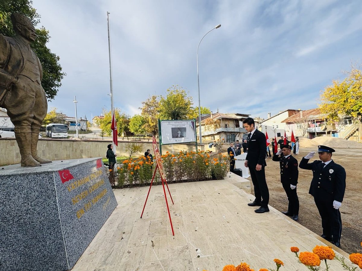 📌Çelenk Sunma Töreni 

#10Kasım
#10KasımAtatürküAnmaGünü