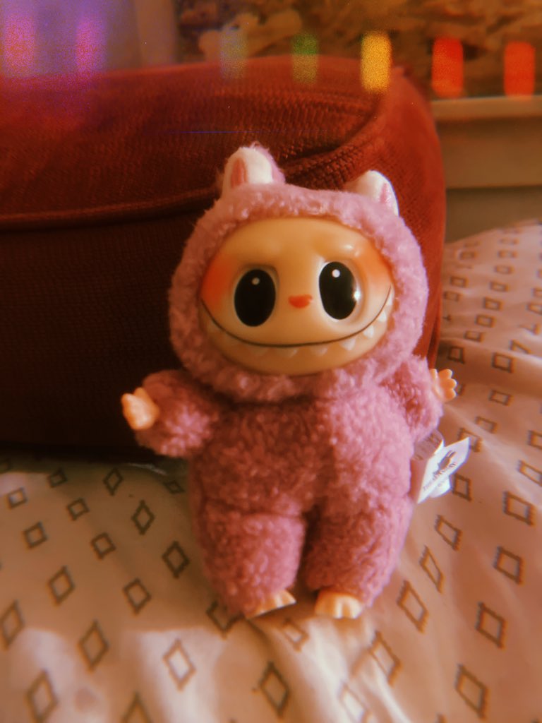 hotchip666's tweet photo. Omg he gifted me a Lafufu counterfeit lil sweet cheeks cutie n I named her Grimace 🩷 https://t.co/MsKQYrjSAc