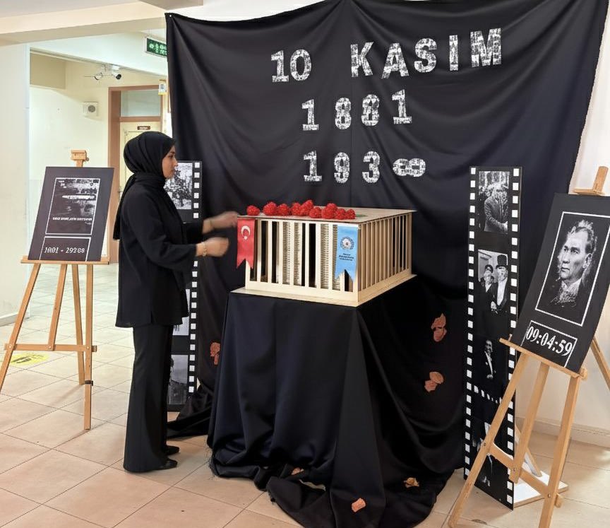 levlaoffical's tweet photo. Değil 10 Kasımda okulun tatil olması, takvimden de silinse;
Bu Millet Atatürk’ü Unutmaz. https://t.co/uv9f4Qqd9K