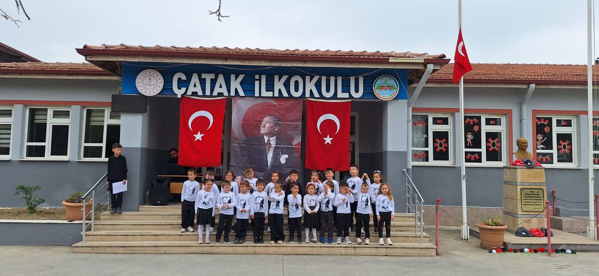 AlaplCatak's tweet photo. Ölümünün 87.yıldönümünde Ata'mızı andık. 
Saygı ve özlemle...

#atatürküanmagünü
#10kasımonsuzkasım

@ZonguldakMEM 
@uygarkeskin 
@alaplimem 
@cevatcevik67 
@blgc_ozlm https://t.co/FTPOsU79f5