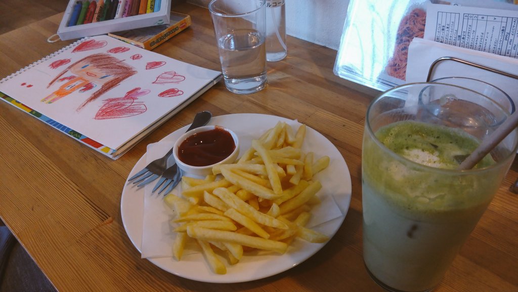rainbowaloe's tweet photo. しげんcafeわくわく（@shigencafegreen ）様に新商品納品！
【リップクリームケース】
なにかと鞄やﾎﾟｹｯﾄの中で迷子になるﾘｯﾌﾞｸﾘｰﾑ。
ｹｰｽに入れてぶら下げてみませんか？
動物ﾃﾞｻﾞｲﾝですがｼﾝﾌﾟﾙなものも模索中💦

☆★コースター大量追加★☆

いつもの抹茶ラテ、最高💕 https://t.co/gJgTm9sOqA
