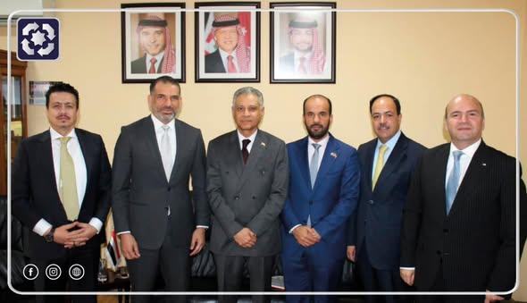 بحث رئيس جمعية رجال الأعمال الأردنيين السيد أيمن العلاونة، مع سفير اليمن لدى المملكة الدكتور جلال فقيره، سُبل تعزيز التعاون الاقتصادي بين البلدين، بما يساهم في توسيع مجالات الاستثمار والتبادل التجاري وتعزيز العلاقات الثنائية، وبحضور المستشار التجاري لدى السفارة رمزي الجعفري.