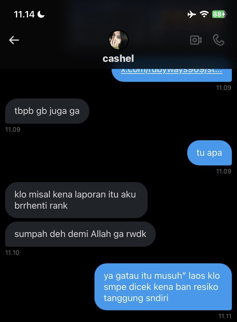 azuraaaruza's tweet image. ini keroco siapa si berisik bgt ngetag mulu?

lu siapa gua tanya belain orang yang denial gapernah ngebot gapernah rw laos segitunya? bestie sehidup semati lu? 

“ga ngerugiin” katanya, bayangin ade adean laos lowtier lagi have fun ketemu hama kaya @charlecrecc lo itu, SAMPAH.