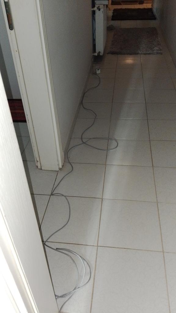 Bu kordonları koridorda bu şekilde bırakıp giden <a href="/TurkTelekom/">Türk Telekom</a>  elemanları   size sinir oldum😡