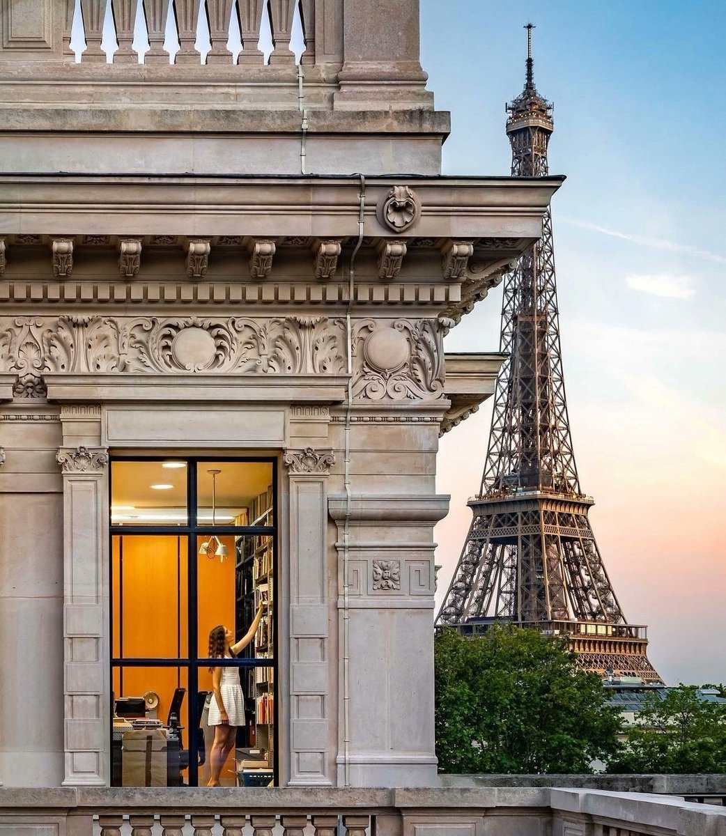 Parisianaes1's tweet photo. Monday https://t.co/SVv1AZJzW2