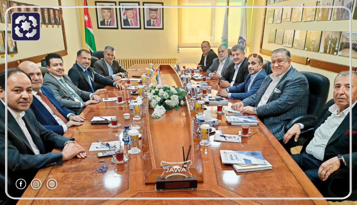 يستقبل رئيس جمعية رجال الأعمال الأردنيين السيد أيمن العلاونة، رئيس نقابة أصحاب شركات التخليص ونقل البضائع وعضو الجمعية، الدكتور ضيف الله أبو عاقولة، حيث جرى خلال اللقاء بحث سبل تعزيز التعاون المشترك وتوطيد العلاقات بين رجال الأعمال الأردنيين