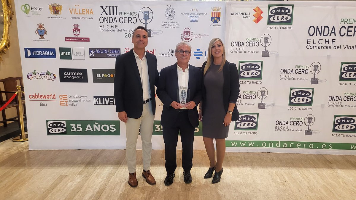 El presidente  de Contigo Elche  Carlos San José , asiste unvitado a los premios <a href="/OndaCeroElche/">Onda Cero Elche</a>