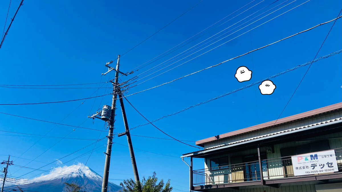 DecceLab's tweet image. お久しぶりです、オリジナルグッズプリントのDECCEです。

最近の忍野村は紅葉がとても綺麗です🍁
富士山に少しずつ雪が増えていくのが日々楽しく、過ごしやすい陽気です☺️