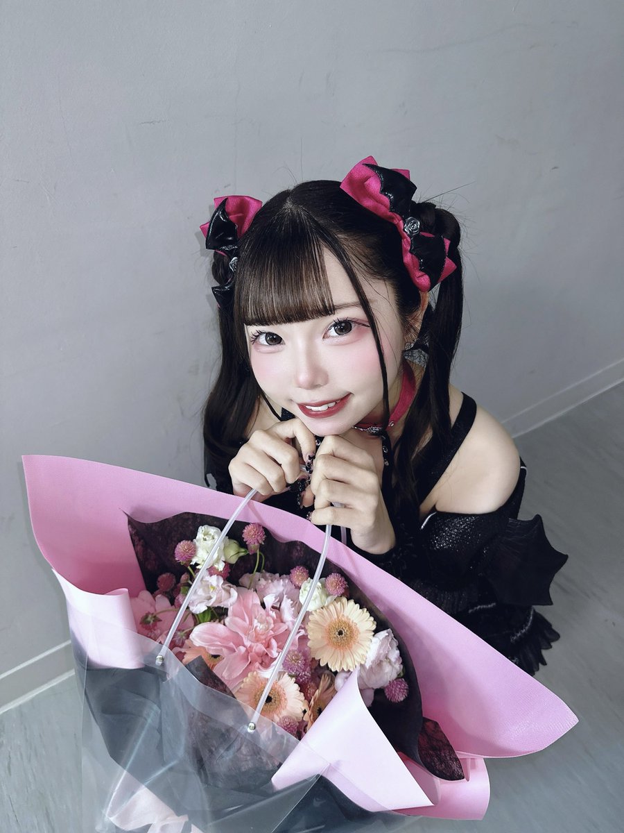 amaimai_eclipse's tweet image. お花ありがとう💐🩷

六年目もよろしくお願いしますね🫶🏻
ずっとみんなと一緒にいたいよ…🥺