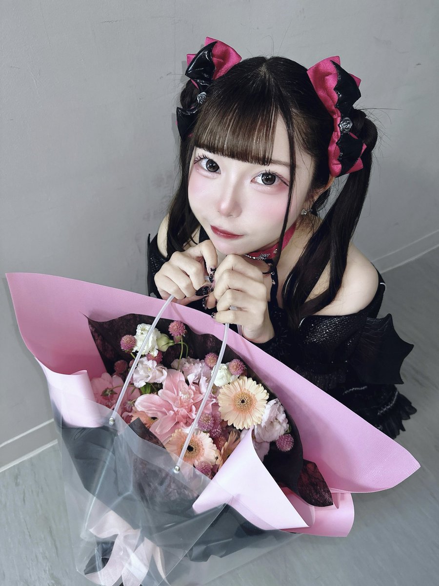 amaimai_eclipse's tweet image. お花ありがとう💐🩷

六年目もよろしくお願いしますね🫶🏻
ずっとみんなと一緒にいたいよ…🥺