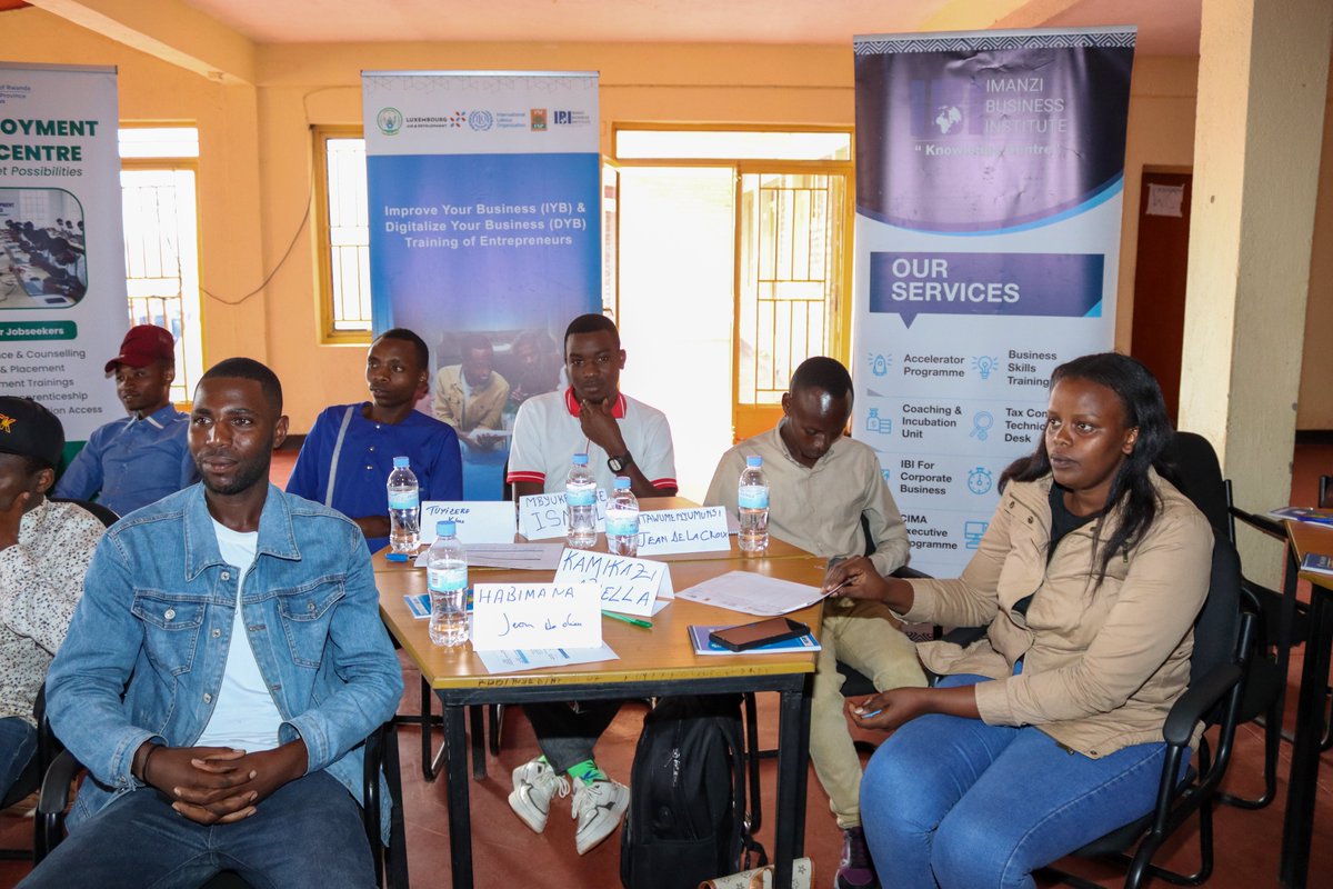 BusinessImanzi's tweet image. Training Day 1, #Cohort 3 is officially underway at @CenterHuye 🎉! ED @Deusdediti  of #BusinessImanzi opened the 5-day #IYB &amp;amp; #DYB training 💻, inspiring entrepreneurs to embrace efficiency &amp;amp; smart business management 💪.