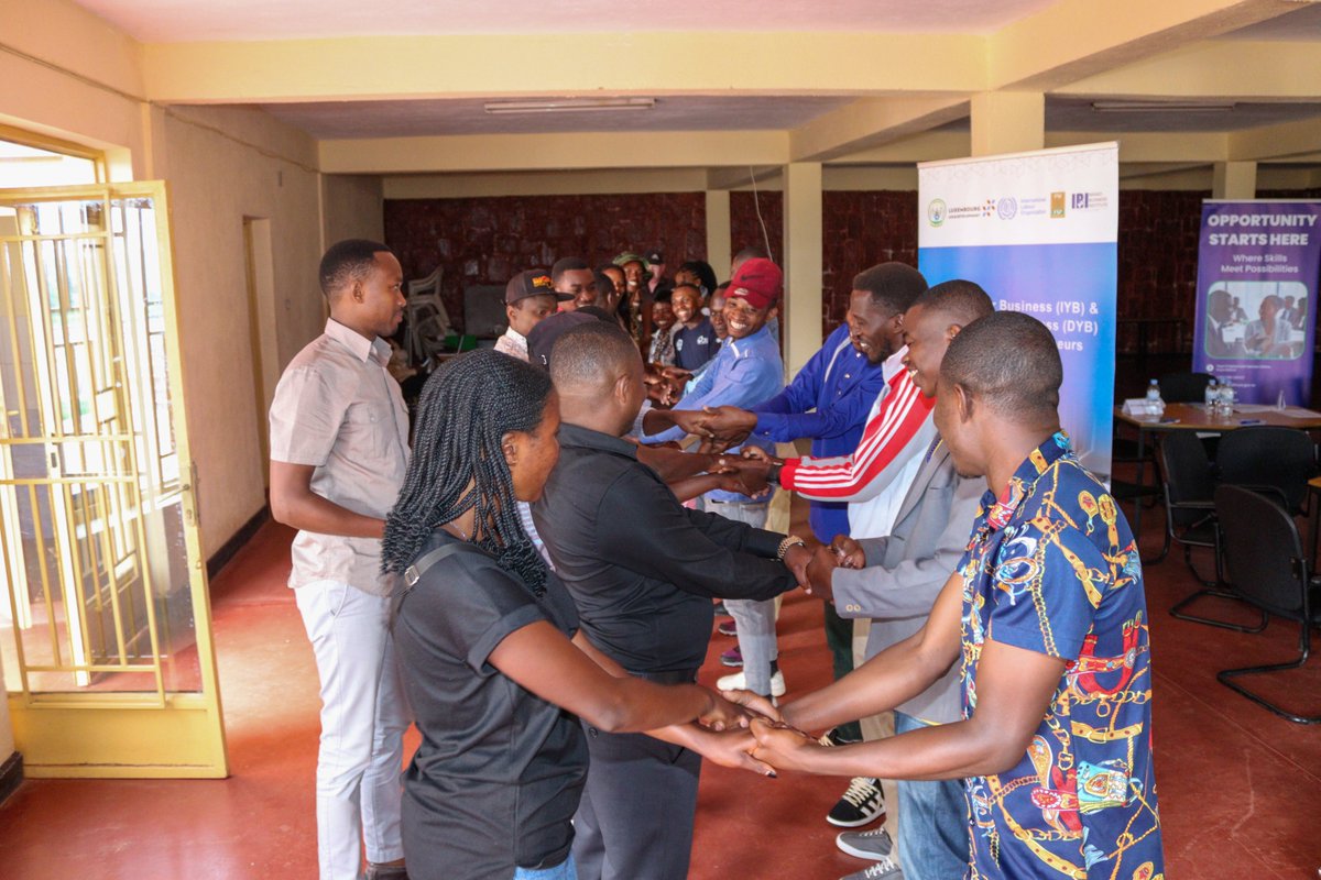 BusinessImanzi's tweet image. Training Day 1, #Cohort 3 is officially underway at @CenterHuye 🎉! ED @Deusdediti  of #BusinessImanzi opened the 5-day #IYB &amp;amp; #DYB training 💻, inspiring entrepreneurs to embrace efficiency &amp;amp; smart business management 💪.