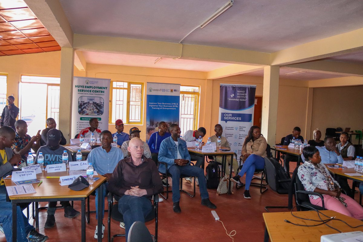 BusinessImanzi's tweet image. Training Day 1, #Cohort 3 is officially underway at @CenterHuye 🎉! ED @Deusdediti  of #BusinessImanzi opened the 5-day #IYB &amp;amp; #DYB training 💻, inspiring entrepreneurs to embrace efficiency &amp;amp; smart business management 💪.